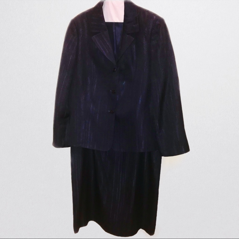 Jones wear suit in Navy sz 18